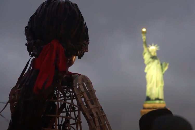 Amal catches sight of the Statue of Liberty.