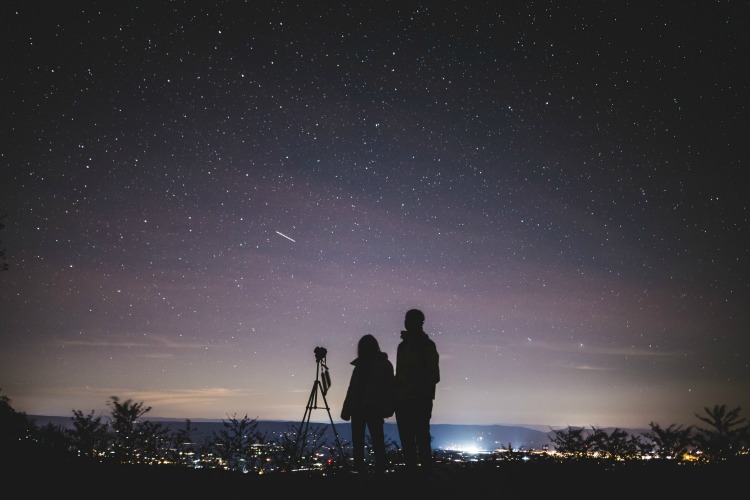 The Cincinnati Astronomical Society will discuss telescopes and show visitors how to view the night sky.