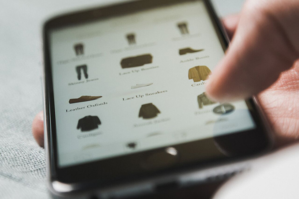 Cladwell's new iOS app offers daily outfit recommendations based on clothing a user owns.