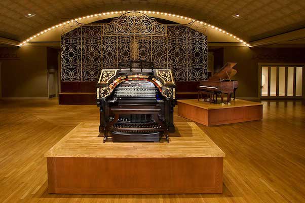 In 2007, an anonymous donor paid to refurbish the 1927 Mighty Wulitzer and install it in Music Hall.