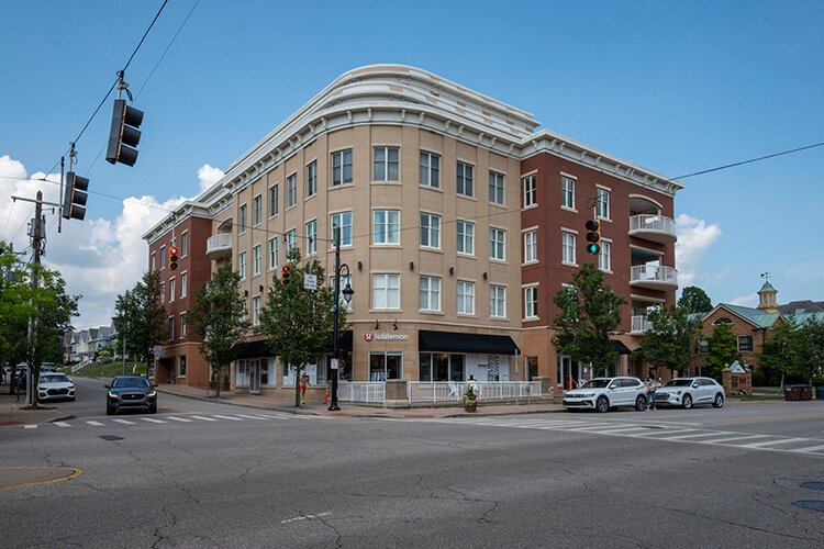 This building at the corner of Erie and Michigan Ave. that houses a Lululemon store and more, aptly reflects the community’s character. Hyde Park’s organization supports development but wants it at scale with Hyde Park Square.
