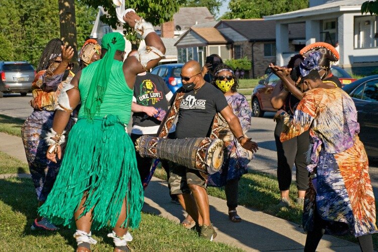 The Afrakan Artist Alliance consists of Nigerian-based drummers, dancers, and costumed stilt walkers. 