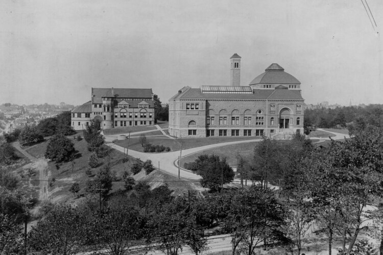 The Cincinnati Art Museum will have an exhibit featuring vintage jewelry this fall.