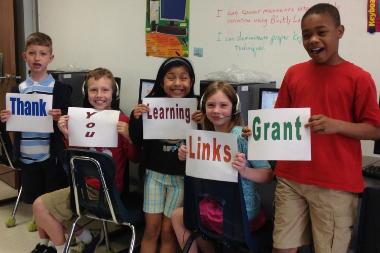 A third-grade reading group at Fort Wright Elementary School in Kentucky.