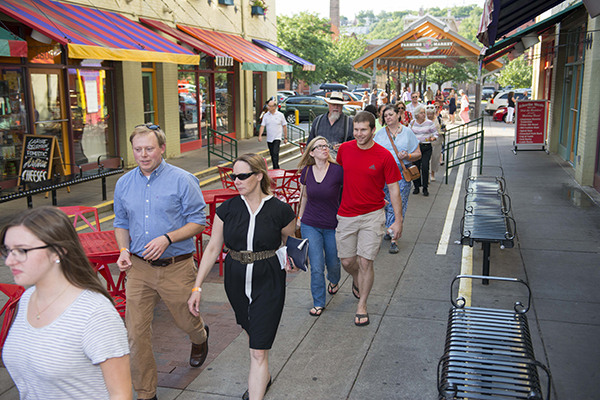 Speaker series attendees travel between stations.