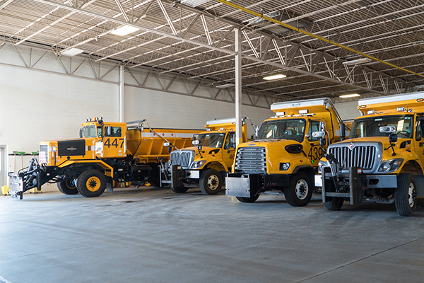 In the event of a snowstorm, a team of approximately 120 works to prevent flight delays or cancellations.