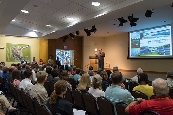 Cincinnati Mayor John Cranley addresses climate change at a Sept. 28 event.