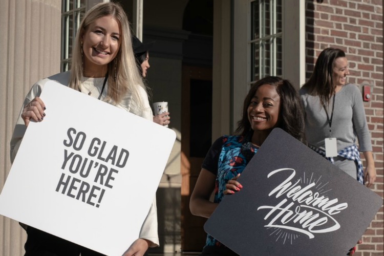 A “dream team” of volunteers welcomes congregants.