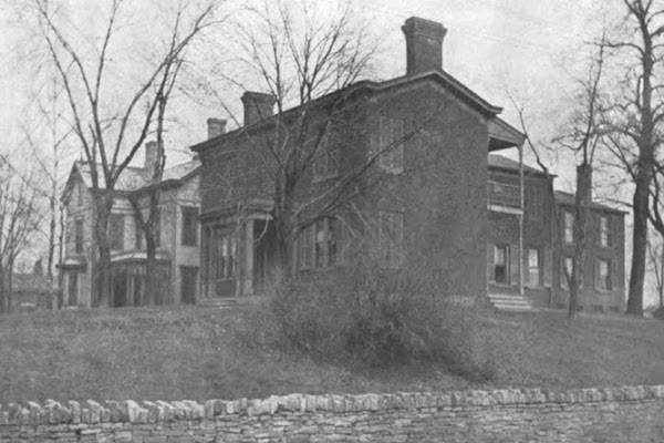 An early, undated photograph shows the Stowe House's original brick color.