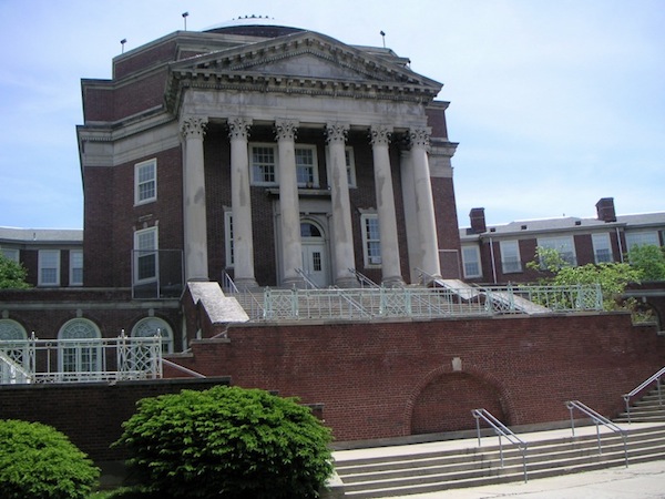 Walnut Hills High School students host CSO chamber concert to benefit refugees.