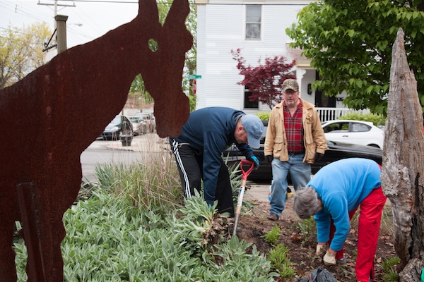 Great American Cleanup generally attracts 800 volunteers each year to help beautify Covington