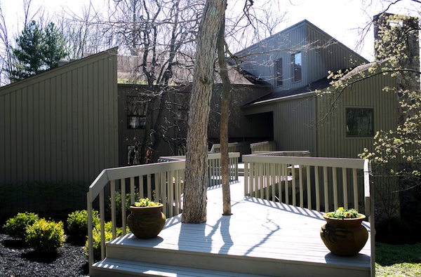 Built in 1975, this five-bedroom house in Indian Hill is currently on the market