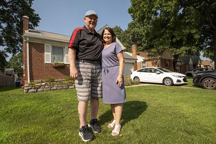 Andy Bolgzds and Nancy Topmiller will start their new married lives in Silverton.