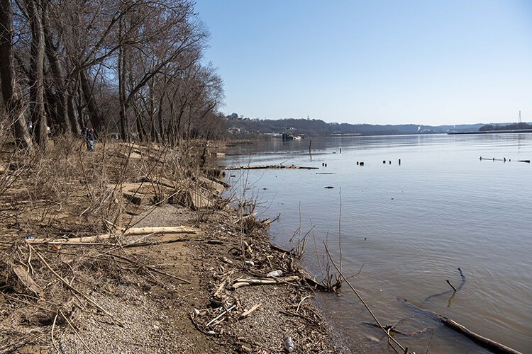 The proposed park is on the Ohio, where the river makes a pronounced bend to the north.